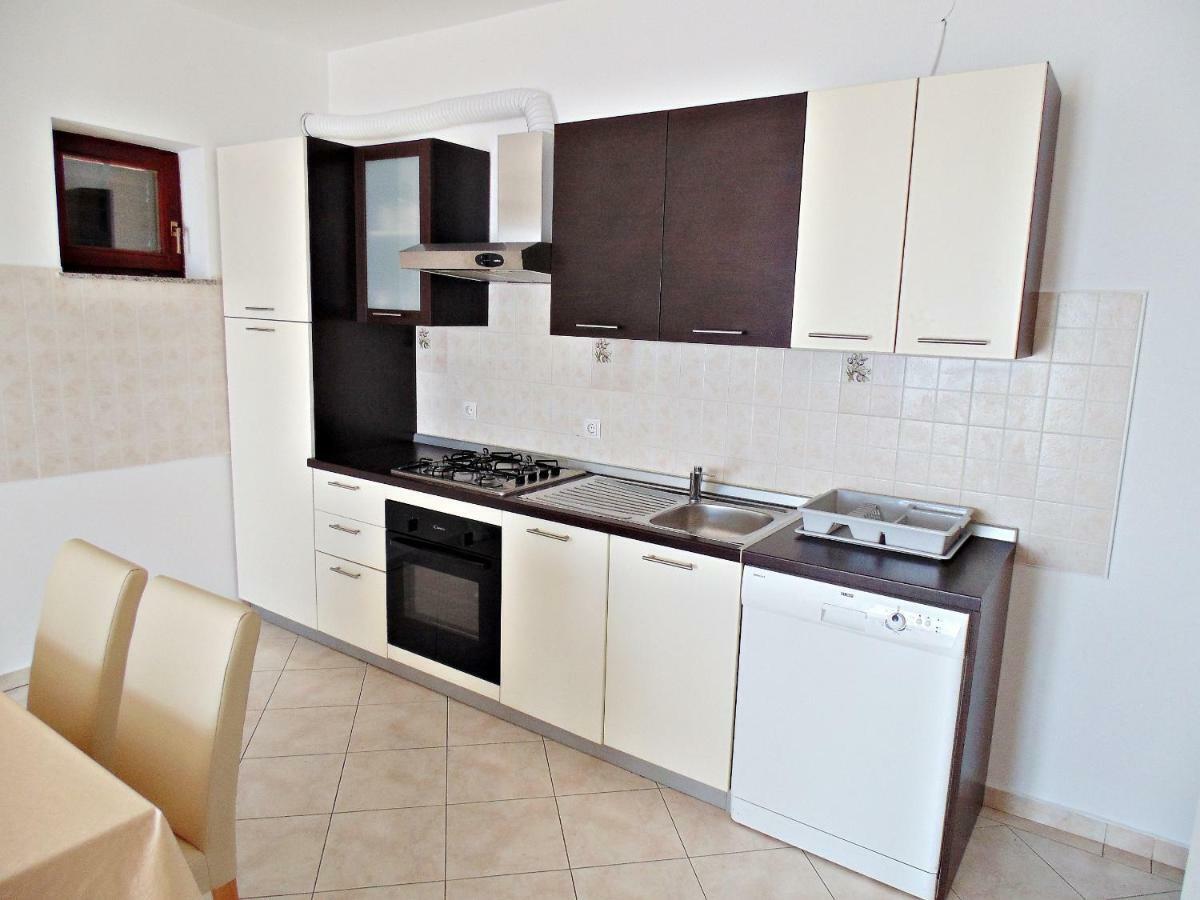 1 Bedroom Apartment 55 M2 Ртина Екстер'єр фото